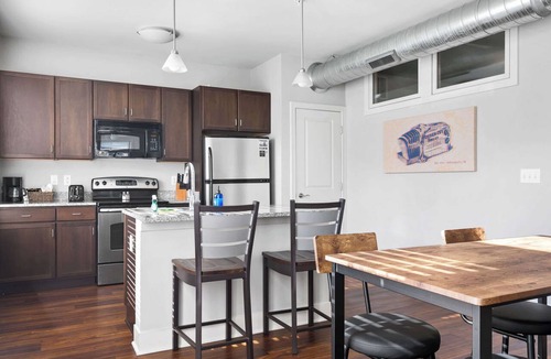 Mile Square Apartment | Perfect Location! Cozy Corner Condo + Free Parking