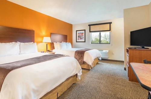 Lubbock Hotel | Perfect Quiet Location Stay w/Homey Kitchen Close to Entertainment Spots