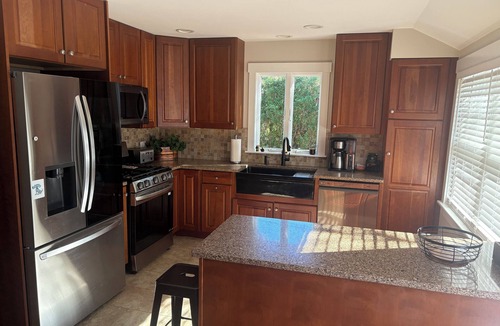 Lagoon Heights House | Perfect Vineyard escape steps away from Lagoon Pond and Oak Bluffs
