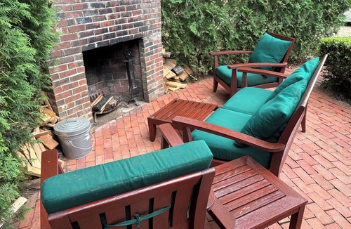Lagoon Heights House | Perfect Vineyard escape steps away from Lagoon Pond and Oak Bluffs