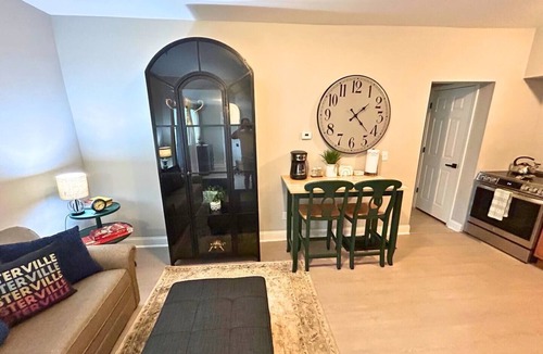 Westerville Apartment | Perfectly Located Westerville Apartment w/Parking - Steps away from Uptown!