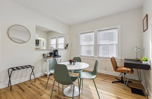 Indianapolis House | Pet-Friendly 1BR Duplex Near Butler University ~ Sleeps 2 ~ Fast Wi-Fi