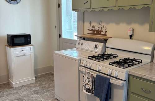 West Milton House | Pet Friendly 3-bedroom house with AC in West Milton