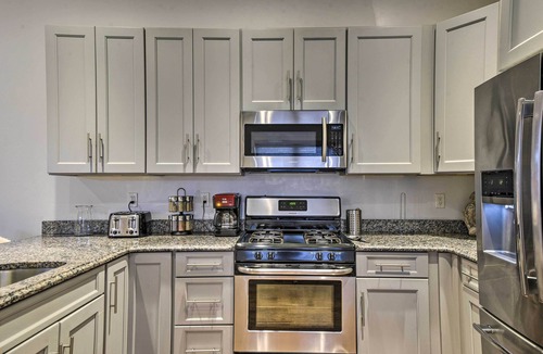 Revere Condo | Pet-Friendly Apartment, 6 Miles to Downtown