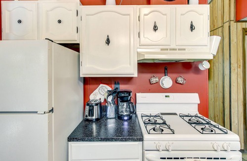 Arkdale Cottage | Pet-Friendly Arkdale Vacation Rental, 2 Mi to Lake