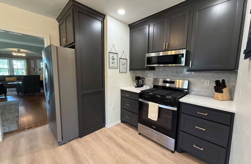 Edmond House | Pet-friendly boutique bungalow w/garage near UCO, downtown Edmond, and Route 66