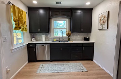 Edmond House | Pet-friendly boutique bungalow w/garage near UCO, downtown Edmond, and Route 66