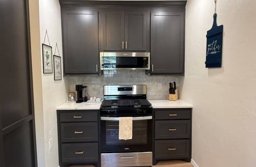 Edmond House | Pet-friendly boutique bungalow w/garage near UCO, downtown Edmond, and Route 66