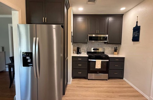 Edmond House | Pet-friendly boutique bungalow w/garage near UCO, downtown Edmond, and Route 66