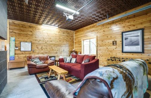 Pepin House | Pet-Friendly Cabin Retreat: Walk to Lake Pepin!