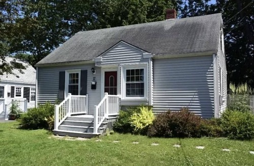 Portland House | Pet friendly cape, close proximity to downtown, shops, walking trails and I95!