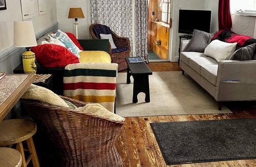 Sunday River Area Cottage | Pet friendly Charming 3-bedroom cottage in enjoyable Newry.