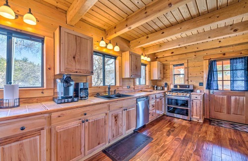 Cloudcroft Cottage | Pet-Friendly Cloudcroft Cabin: Walk to Shop, Food