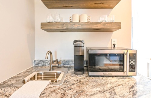 Scarborough Apartment | Pet-Friendly Coastal Studio, Beaches + Portland