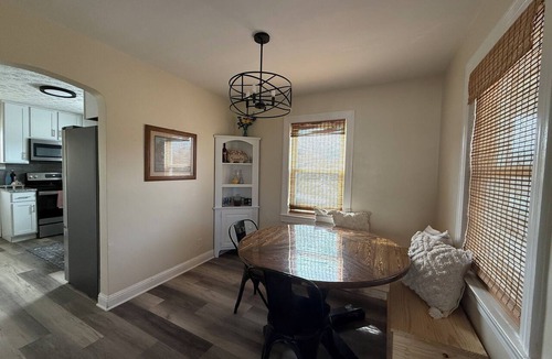 Poplar Level House | Pet-Friendly, Cottage in the City