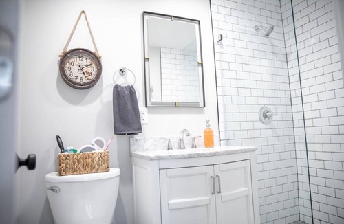 Victorian Village Apartment | Pet Friendly | Free Parking Off Street