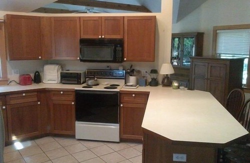 Indian Neck Heights Cottage | Pet Friendly Home, Short Walk to the Beach! (1807)