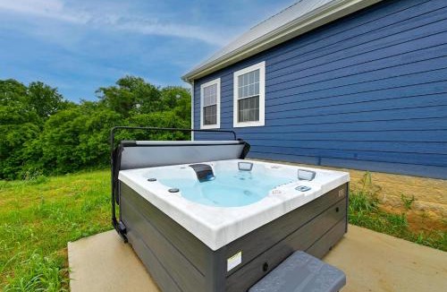 Chaplin House | Pet-Friendly Home w/Hot Tub & Yard in Willisburg!
