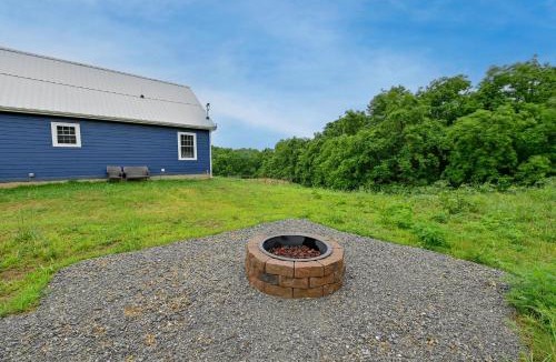 Chaplin House | Pet-Friendly Home w/Hot Tub & Yard in Willisburg!