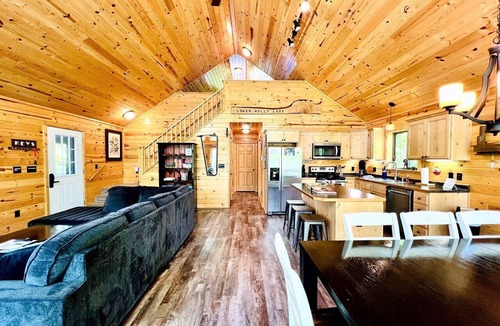 Stone Lake Cabin | Pet-Friendly Lakeside Cabin Ideal for a Family Getaway in Wisconsin