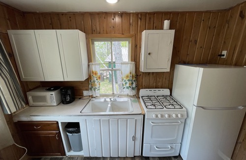 Nevis Cabin | Pet Friendly! Lakeside Two Bedroom Cabin at Green Valley Resort