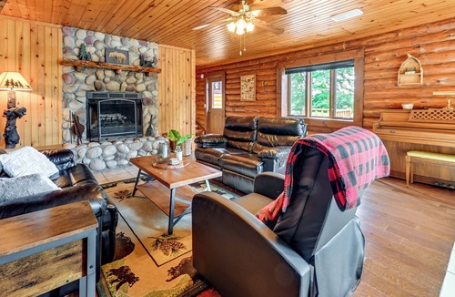 Lyndon Station Cabin | Pet-Friendly Lyndon Station Cabin - Hike & Fish!