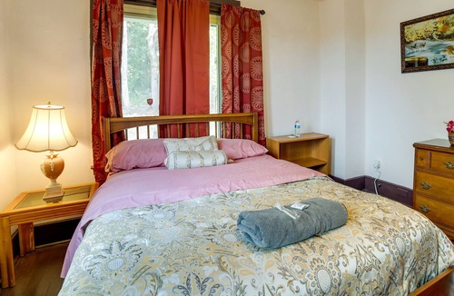 Wilkinsburg House | Pet-Friendly Pittsburgh Home ~ 9 Mi to Downtown!