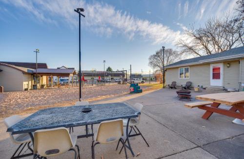 Siren House | Pet-Friendly Siren Home! Walk to Bars & Lakes