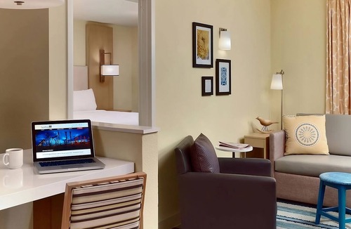 Auburn Hills Hotel | Pet Friendly Stay | Outdoor Pool | Free Breakfast | Near Riverside Park- 1.6 mi