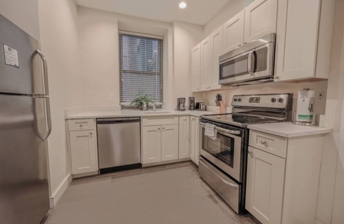 Downtown Boston Apartment | Pet Friendly Studio | Walk to MGH