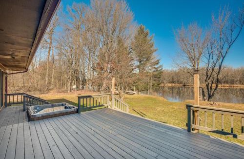 Tomahawk House | Pet-Friendly Tomahawk Home: Deck & Private Hot Tub