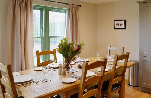 Linlithgow House | Petronella