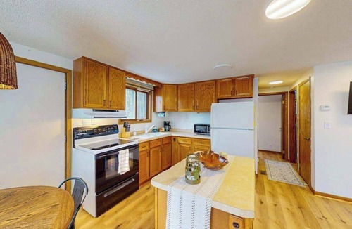 Eagle River House | Pickerel Lake cabin w/kayaks, dock, patio, grill & direct access to trails!