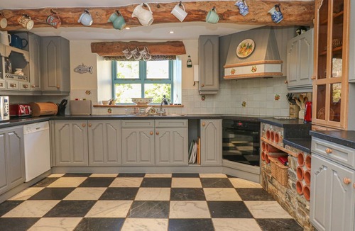 North Buckland Cottage | Pillars