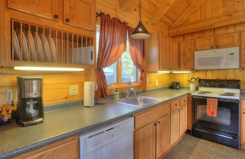 Rangeley Cabin | Pine Cabin at Rangeley Lake Resort - shared waterfront on Rangeley Lake