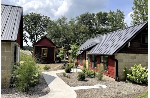 Cascade Township Cottage | Pine Cove Cottage 10 minutes from Mayo