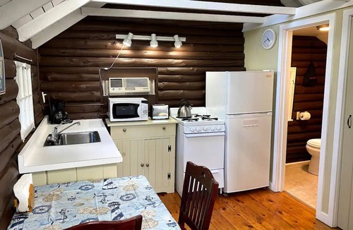 Lincolnville Cottage | Pine Grove Cottages: Cottage 4: Studio Cottage - Pet Friendly