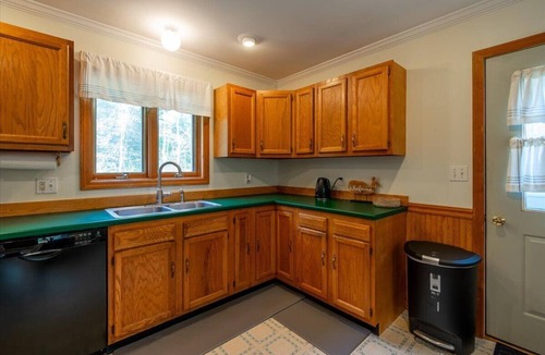 Isle of Springs House | Pine & Sea- Best of Both On Barter's Island