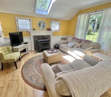 Sebago Villa | PINE TREE COTTAGE LIMIT 5 cottage