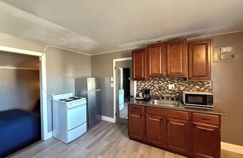 North Attleboro Hotel | Pineapple Inn