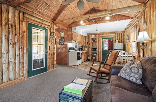 Laurelville Cabin | Pinewood Cabin | Hocking Hills, Cozy, Hot Tub