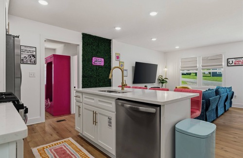 Elizabethtown House | PINK BARBIE HOUSE 3-bedroom house in Elizabethtown KY