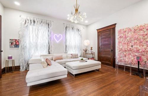 New Albany House | Pink Pink Pink Brides&Besties