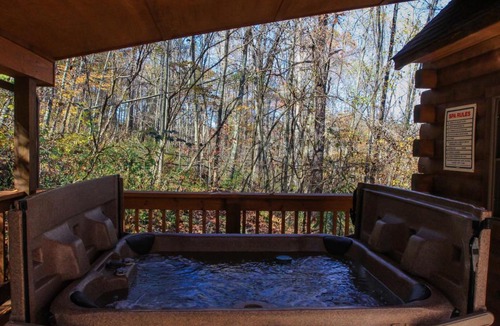 South Bloomingville House | Pioneer - Hocking Hills Cabin