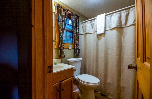 South Bloomingville House | Pioneer - Hocking Hills Cabin