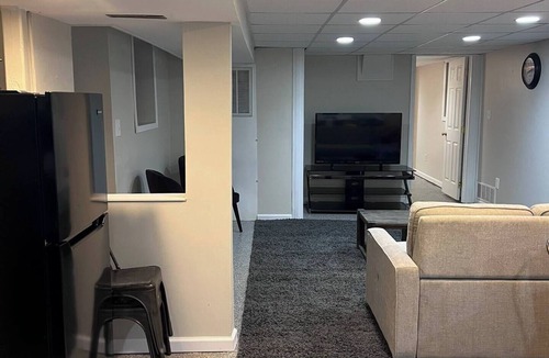 Coraopolis Apartment | Pittsburgh River Front 1-bedroom apartment with AC, WiFi