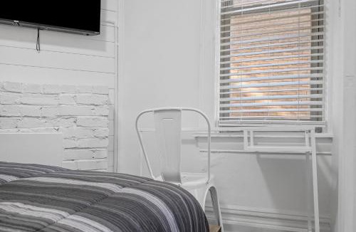 Shadyside House | Pittsburgh Shadyside 1B Cozy and Stylish Private Bedroom with Shared Bathroom