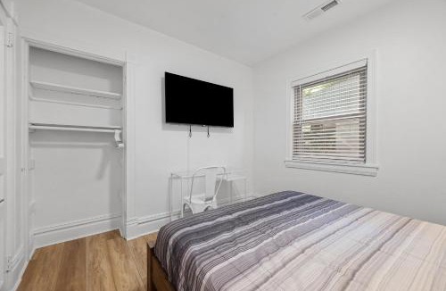 Shadyside House | Pittsburgh Shadyside 1D Stylish and Cozy Private Bedroom with Shared Bathroom