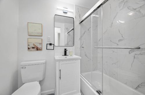 Shadyside House | Pittsburgh Shadyside 1D Stylish and Cozy Private Bedroom with Shared Bathroom