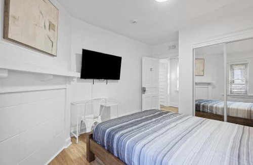 Shadyside House | Pittsburgh Shadyside 3C Bright and Stylish Private Bedroom with Shared Bathroom